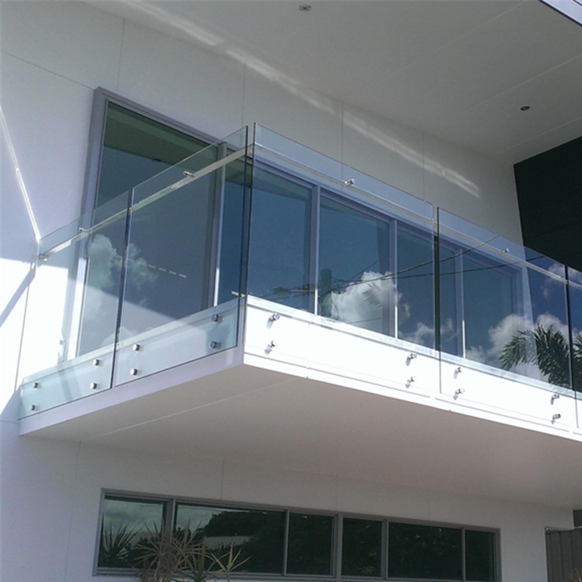 Patch fitting Glass Railing
